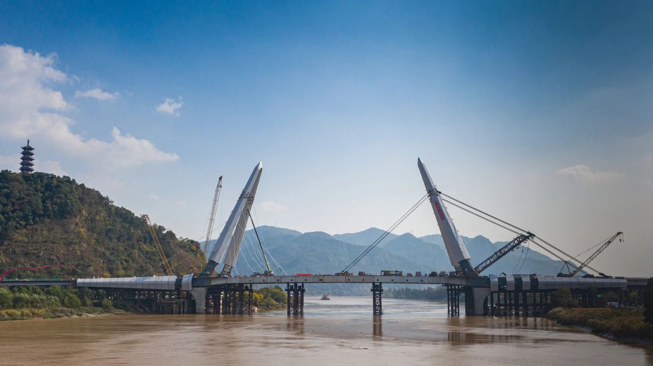 媒體關(guān)注 | 通車在即！浙江臨海伏龍大橋“亮翅”